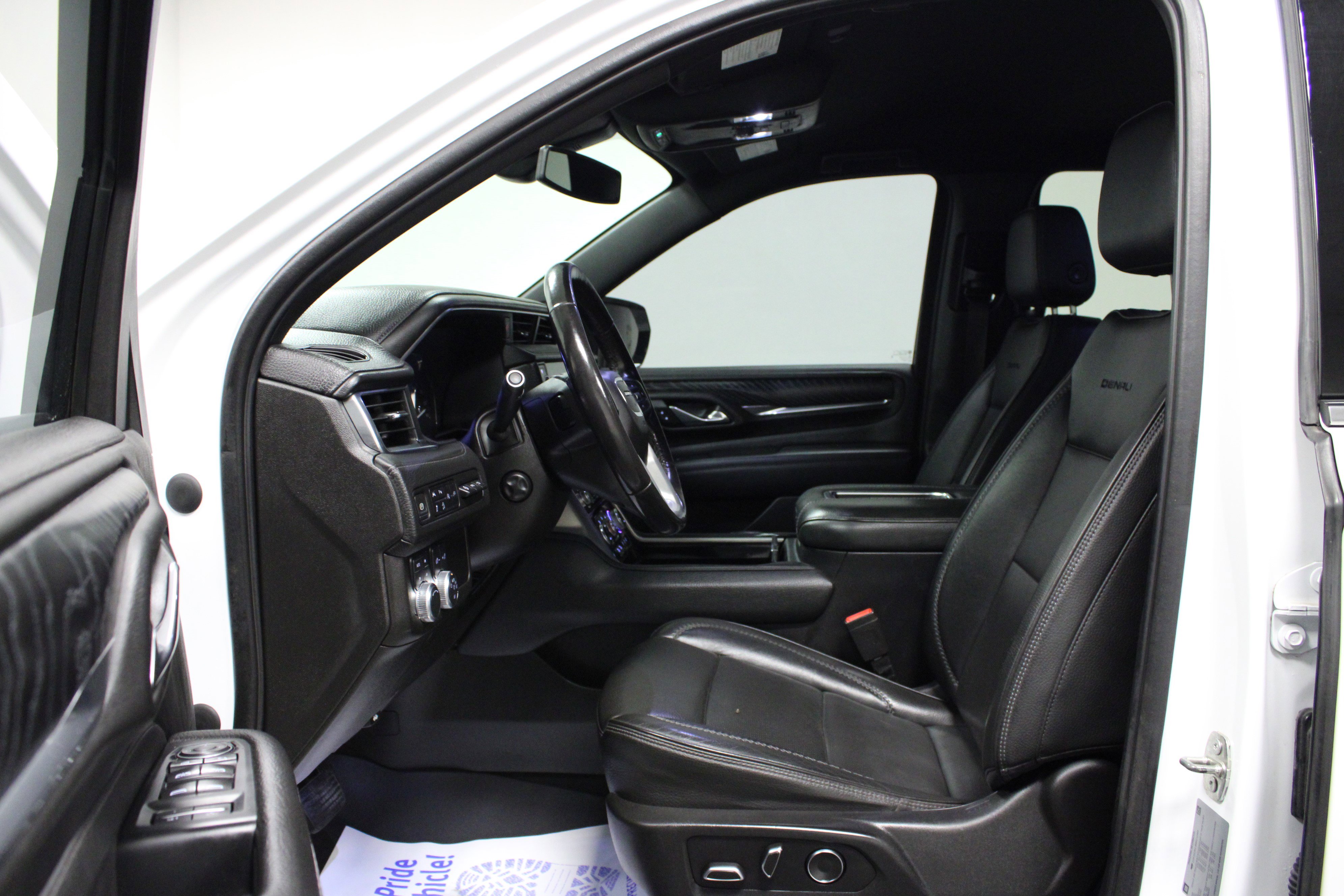 Used 2021 GMC Yukon XL Denali image 12