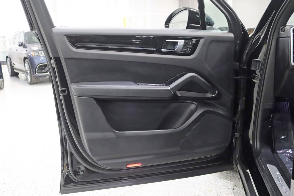 Used 2023 Porsche Cayenne image 32