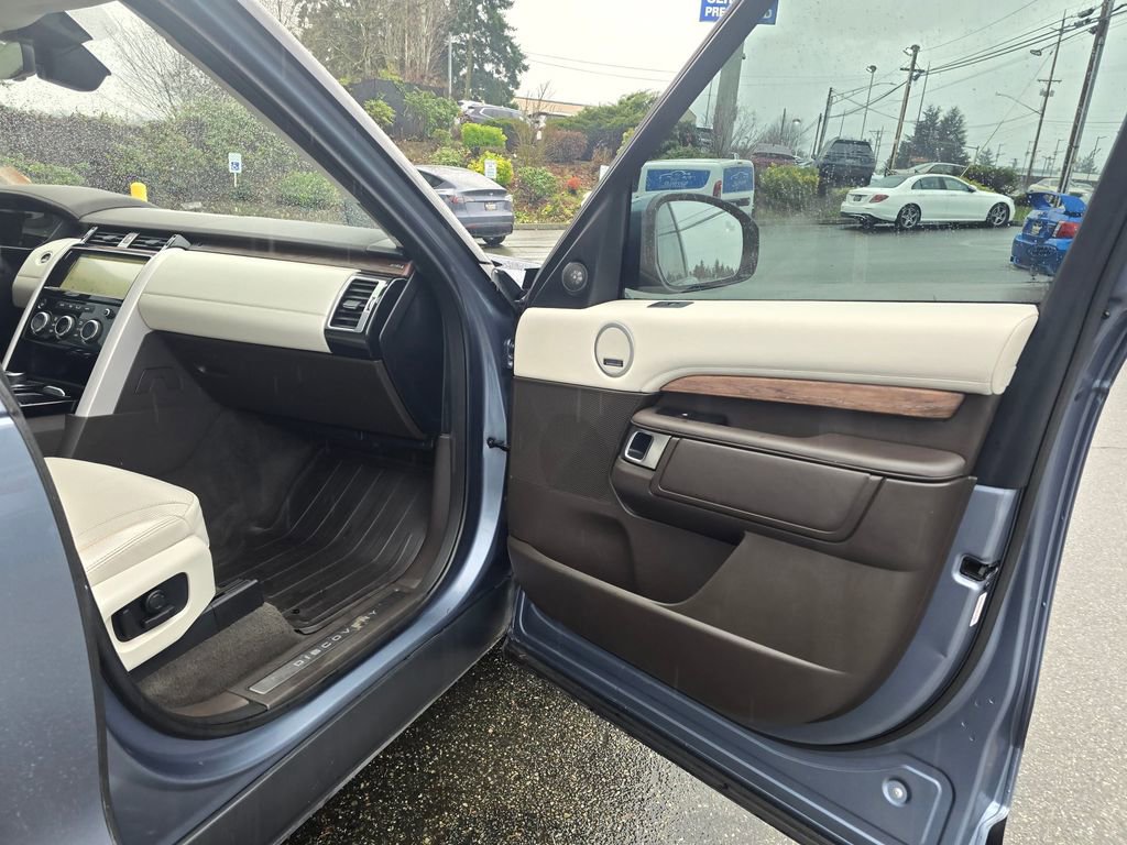 Used 2018 Land Rover Discovery HSE Luxury image 10