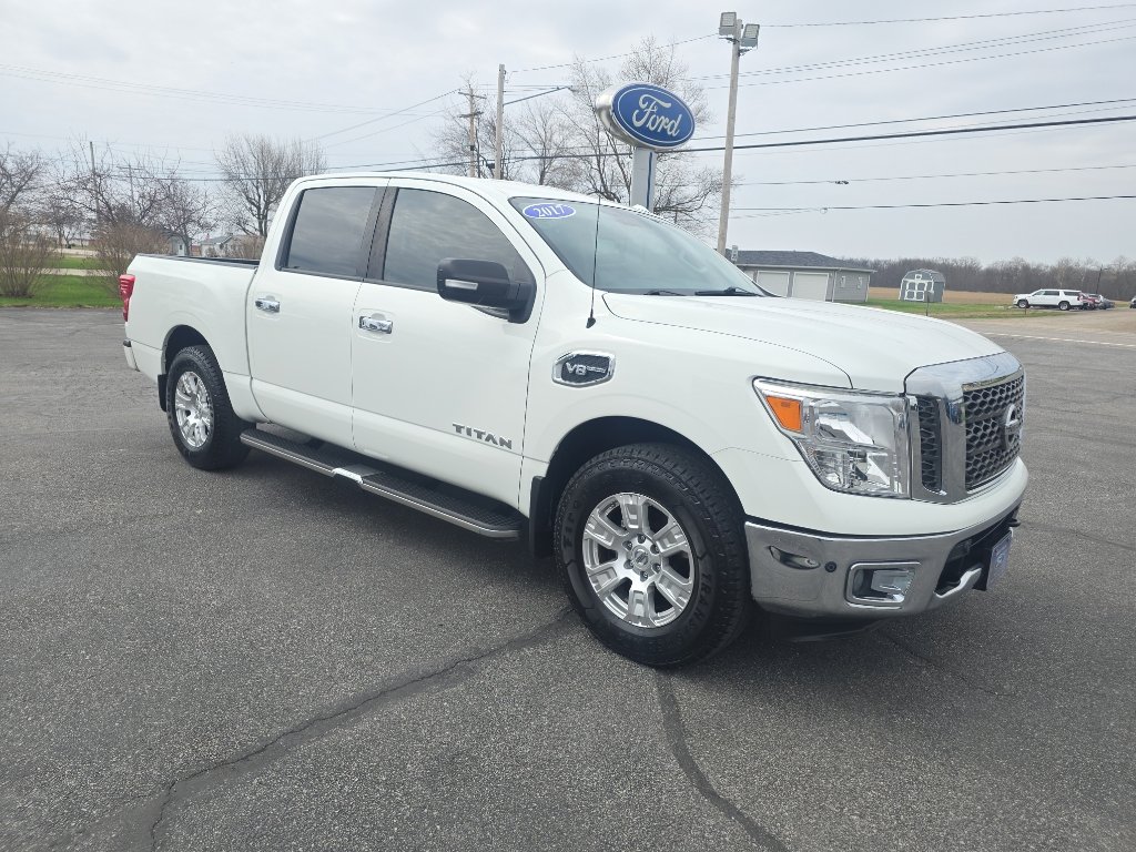 Used 2017 Nissan Titan SV image 4
