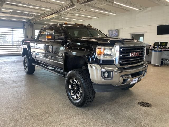 Used 2018 GMC Sierra 2500 SLT w/ Duramax Plus Package AWD/4WD image 3