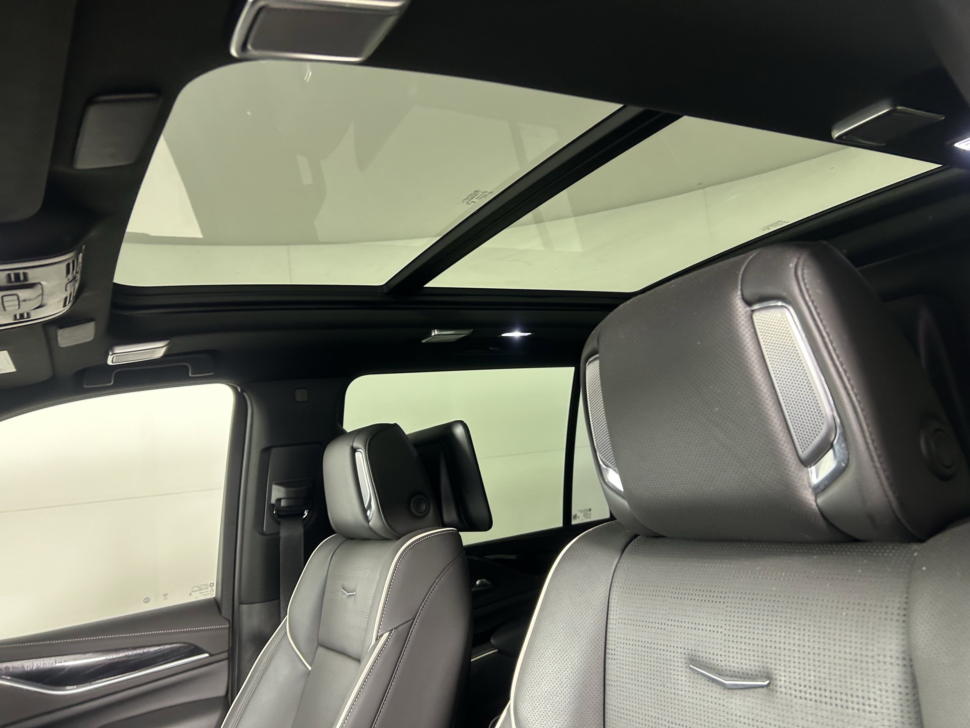 Used 2023 Cadillac Escalade ESV Sport w/ LPO, ONYX Package image 7