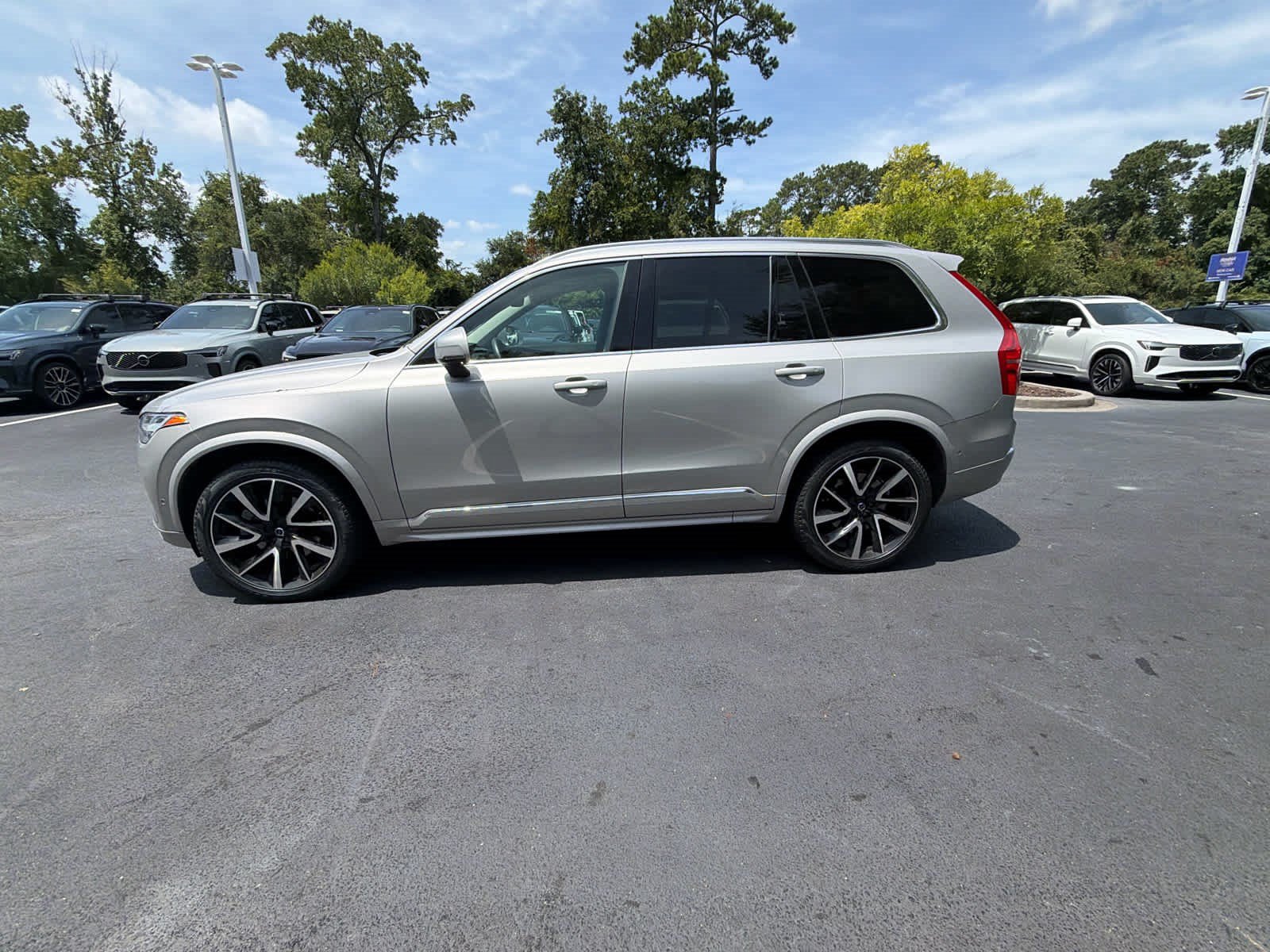 Used 2023 Volvo XC90 B5 Plus w/ Protection Package Premier AWD/4WD image 11