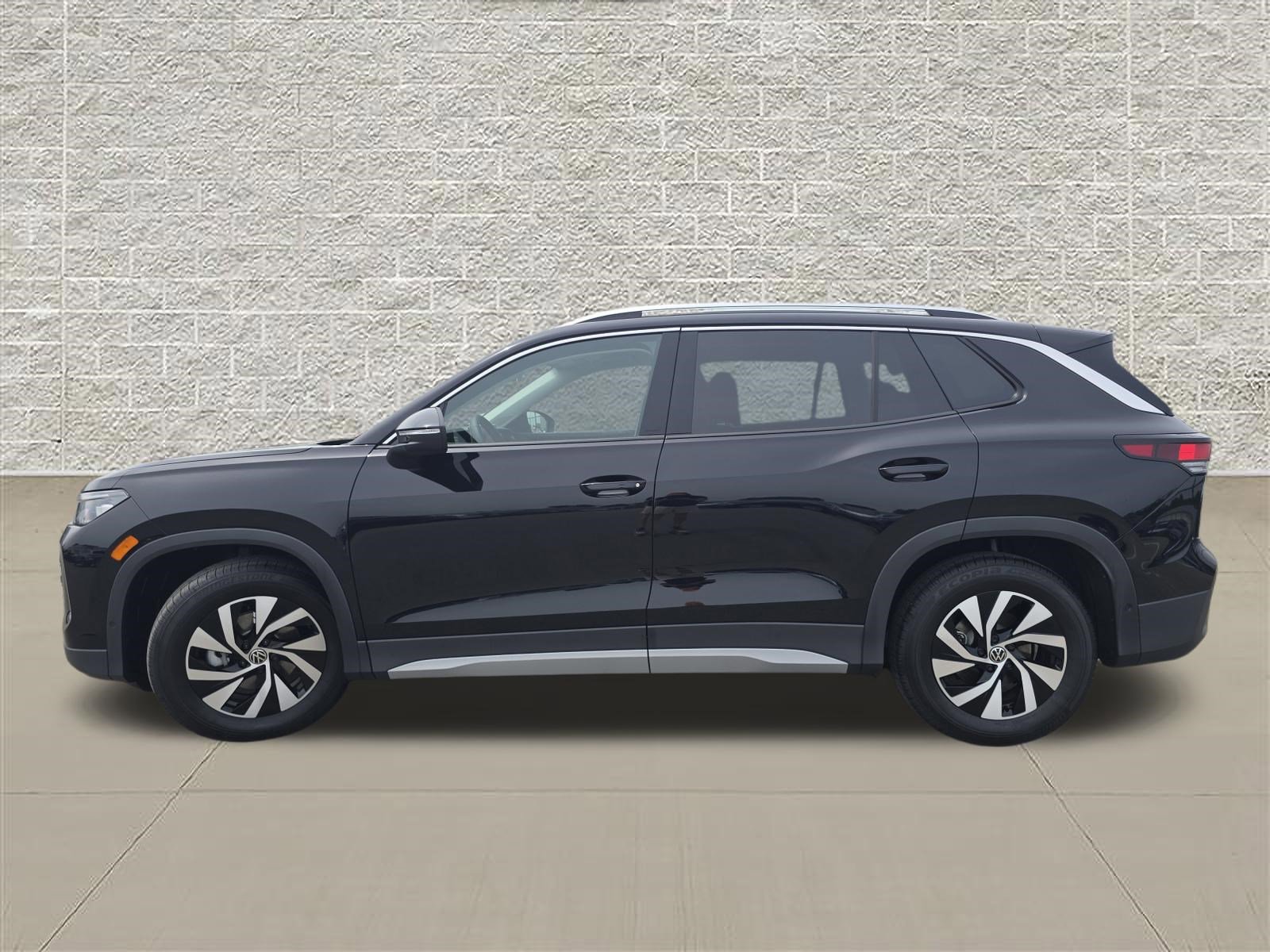 New 2026 Volkswagen Tiguan S FWD image 4