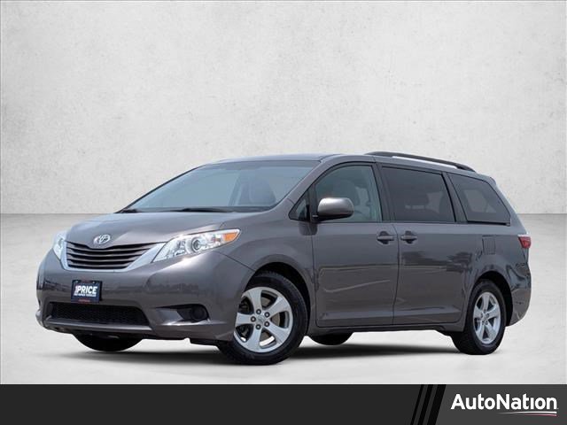 Used 2017 Toyota Sienna LE image 1