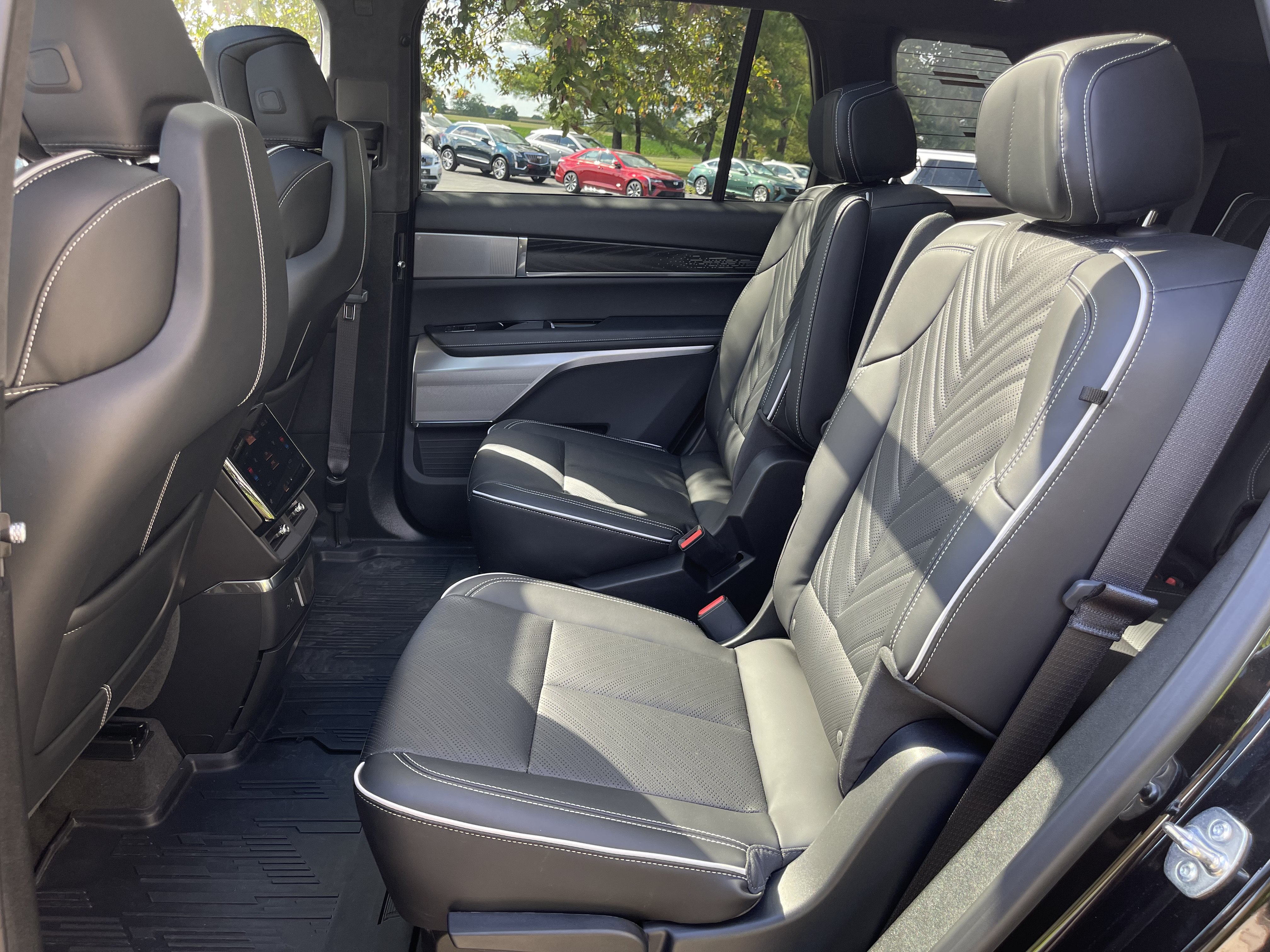 Used 2026 Cadillac Vistiq Platinum w/ LPO, Floor Liner Package AWD/4WD image 22
