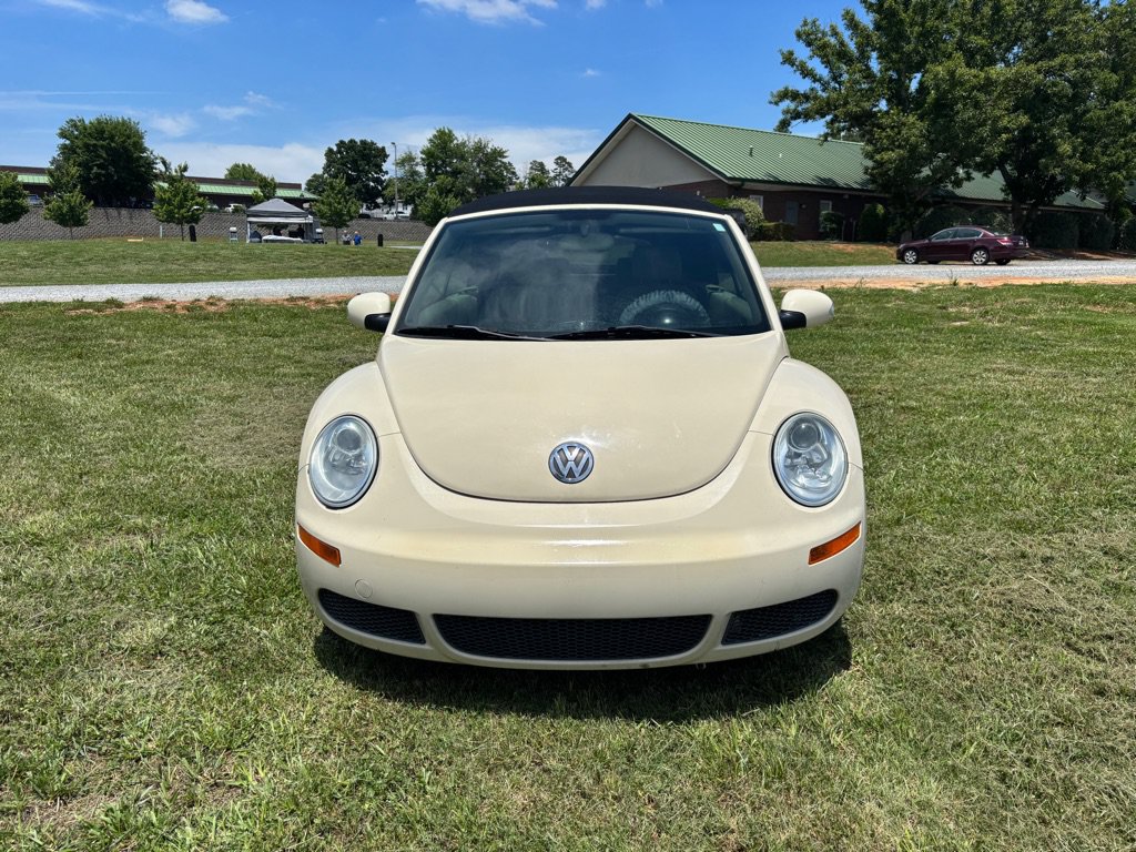 Used 2008 Volkswagen Beetle S FWD image 2