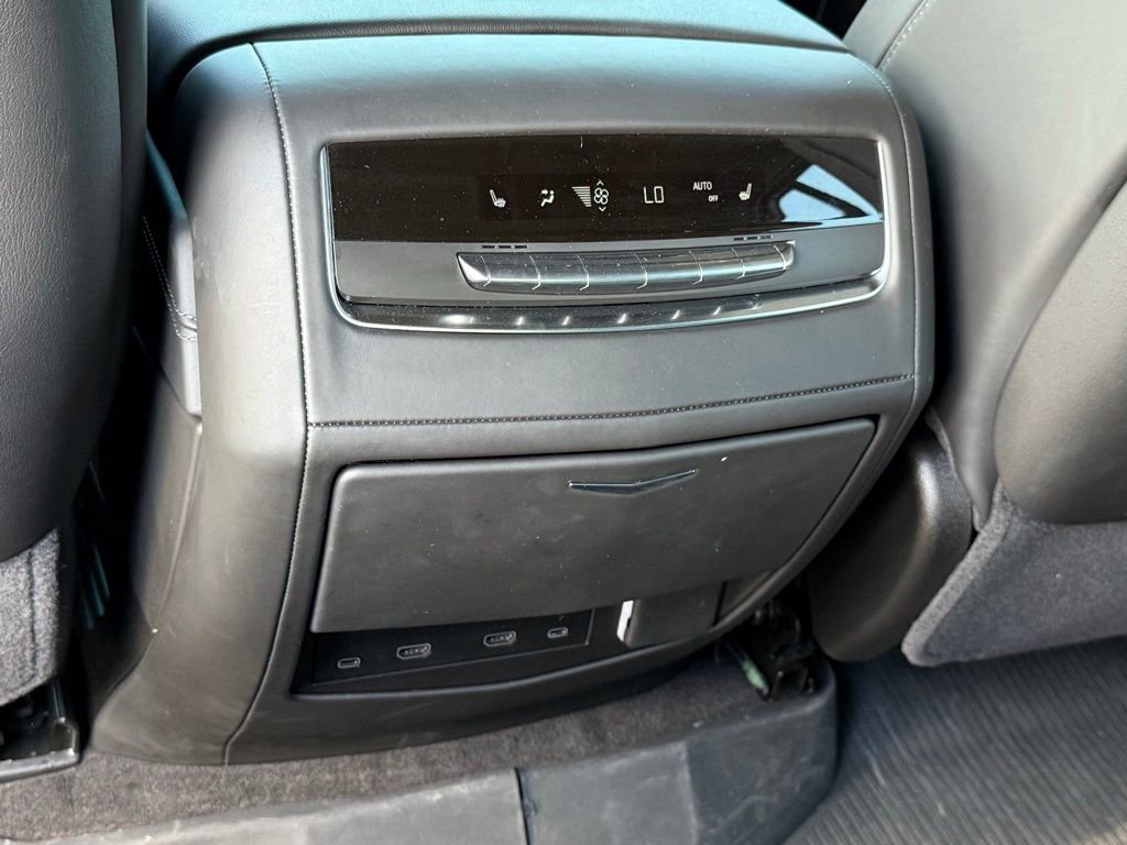Used 2025 Cadillac Escalade Sport Platinum w/ LPO, ONYX Package AWD/4WD image 38