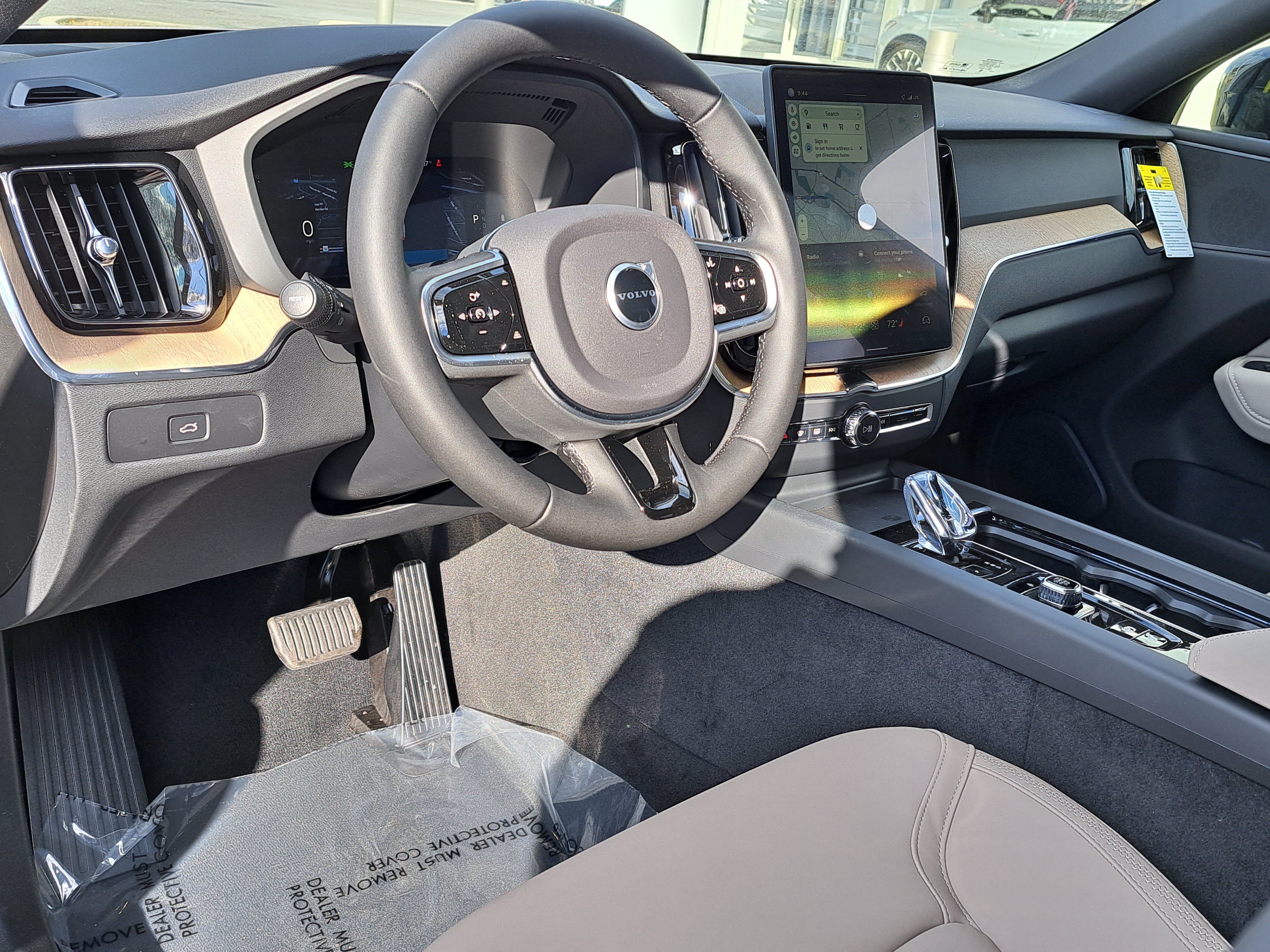 New 2026 Volvo XC60 B5 Plus w/ Protection Package Premier AWD/4WD image 5