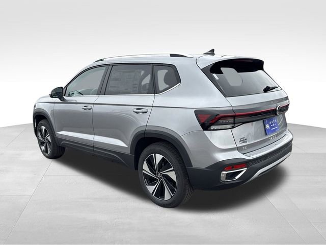 New 2026 Volkswagen Taos SE image 3