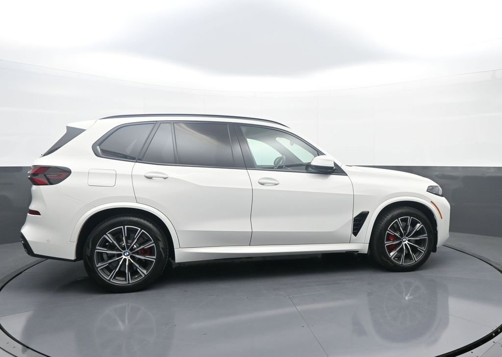 Used 2026 BMW X5 xDrive50e w/ M Sport Package AWD/4WD image 8
