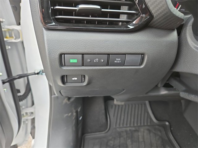 New 2025 Nissan Sentra SR w/ Midnight Edition image 15