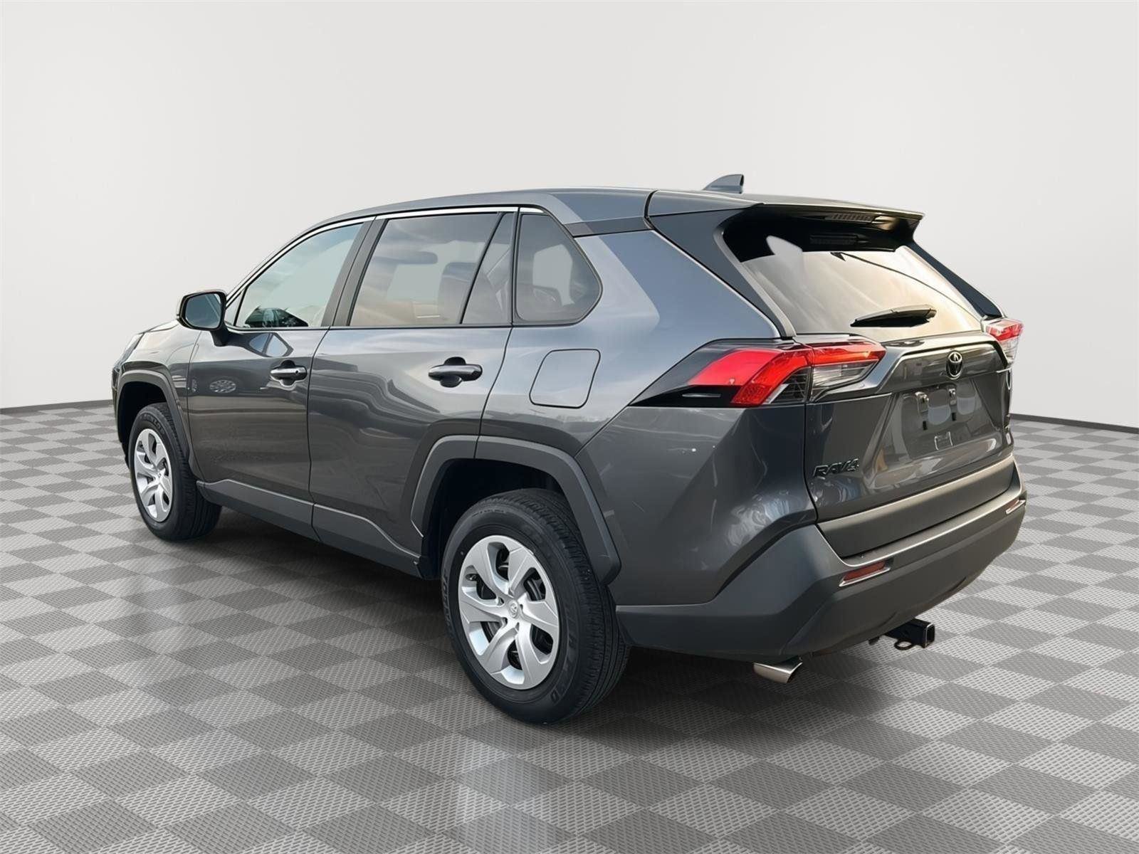 Used 2022 Toyota RAV4 LE image 3