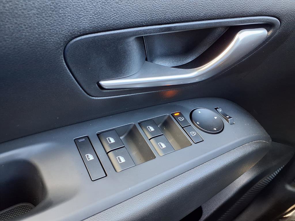 Used 2025 Hyundai Santa Cruz SE image 17