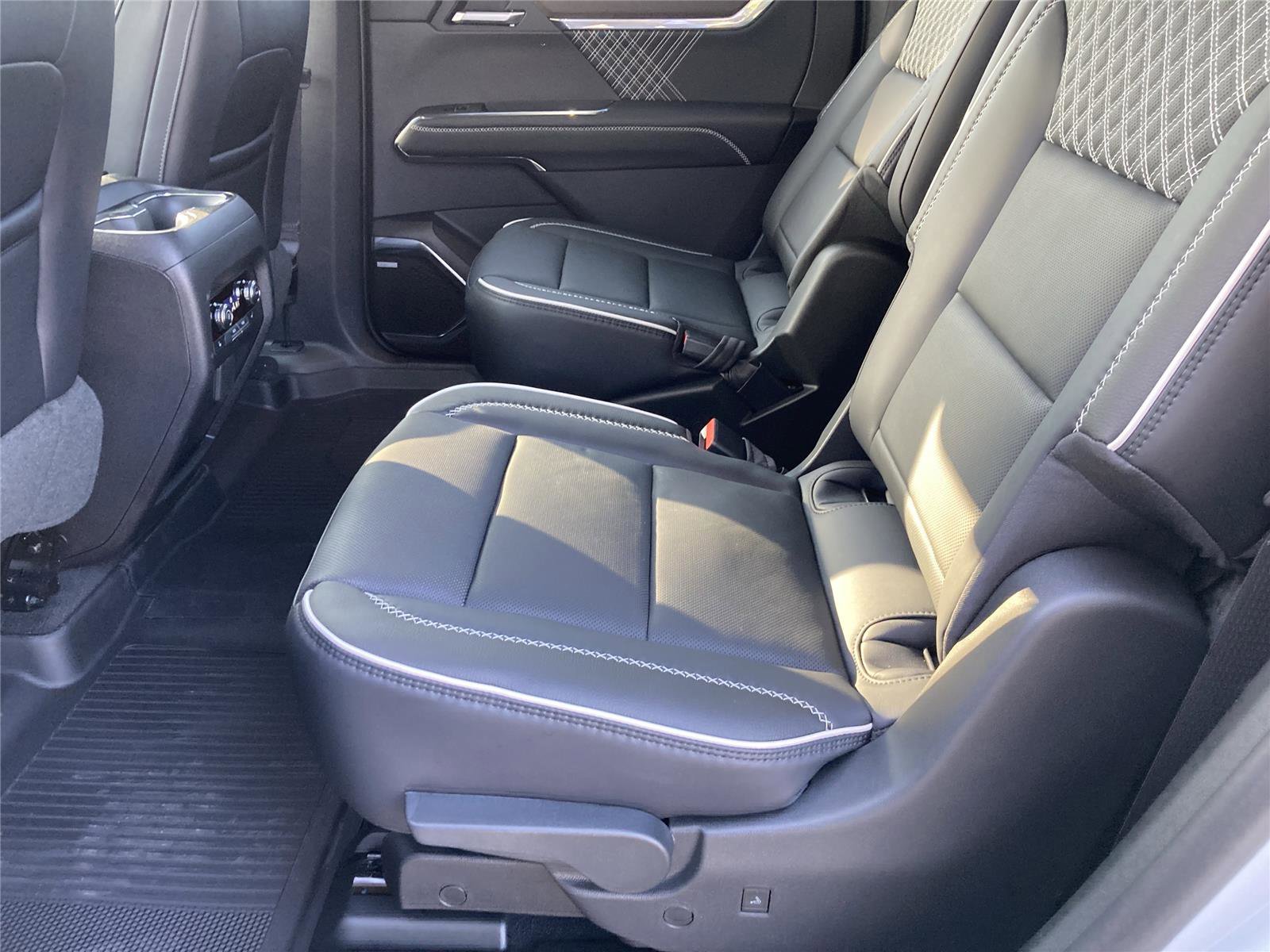 New 2026 GMC Acadia Denali w/ Super Cruise Package image 25