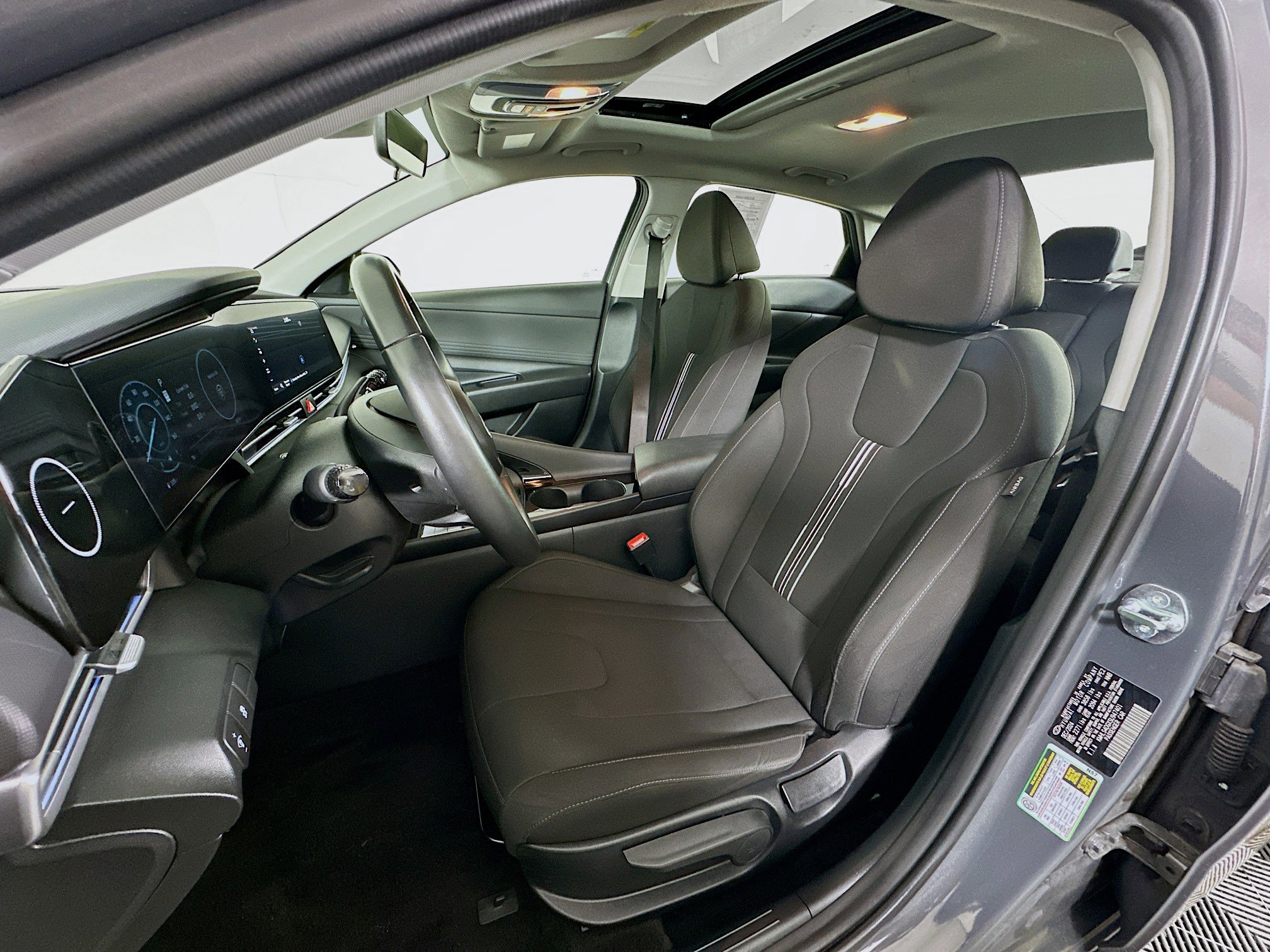 Used 2025 Hyundai Elantra SEL FWD image 13