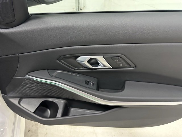 Used 2025 BMW 330i xDrive Sedan w/ Premium Package image 39