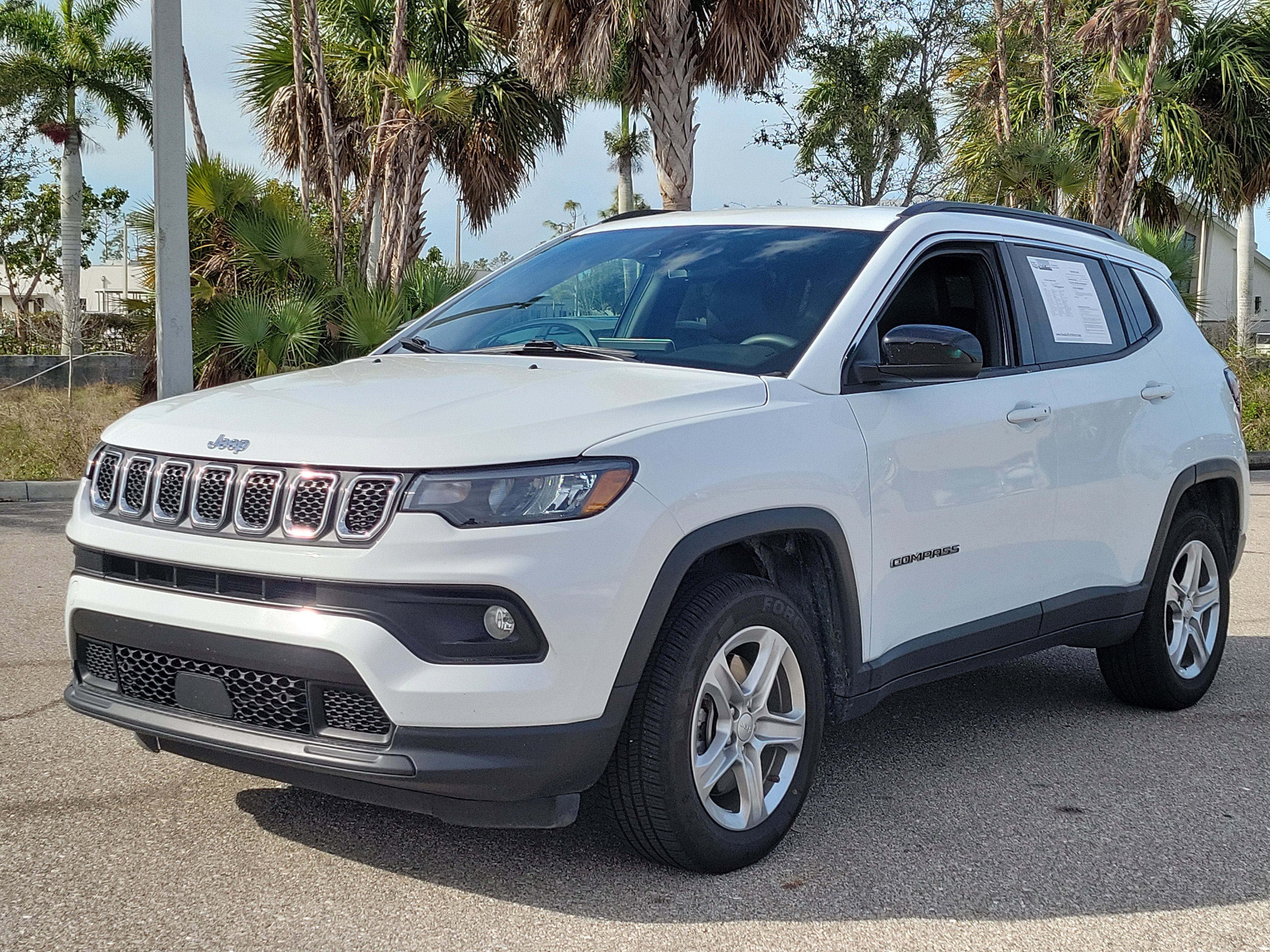 Used 2024 Jeep Compass Latitude image 3