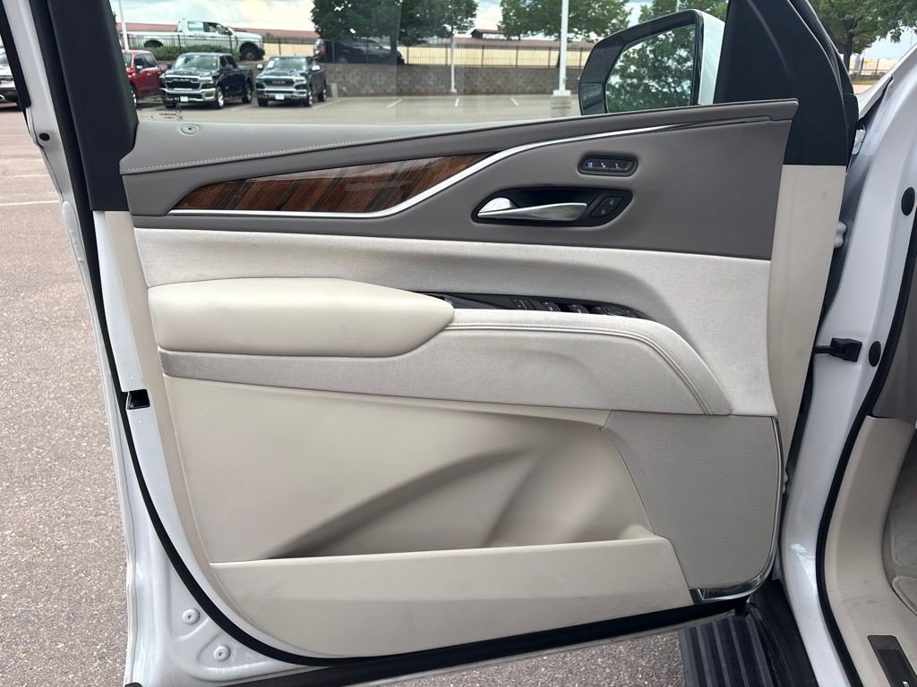 Certified 2023 Cadillac Escalade Premium Luxury Platinum w/ LPO, Radiant Package AWD/4WD image 9