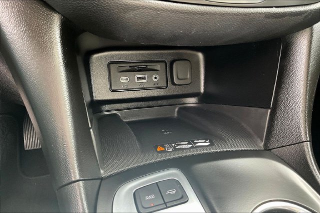 Used 2019 Chevrolet Equinox Premier AWD/4WD image 16