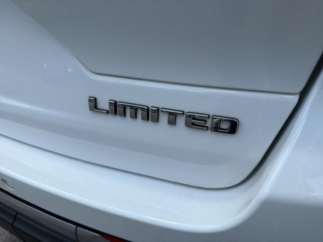 Used 2023 Jeep Grand Cherokee Limited AWD/4WD image 17