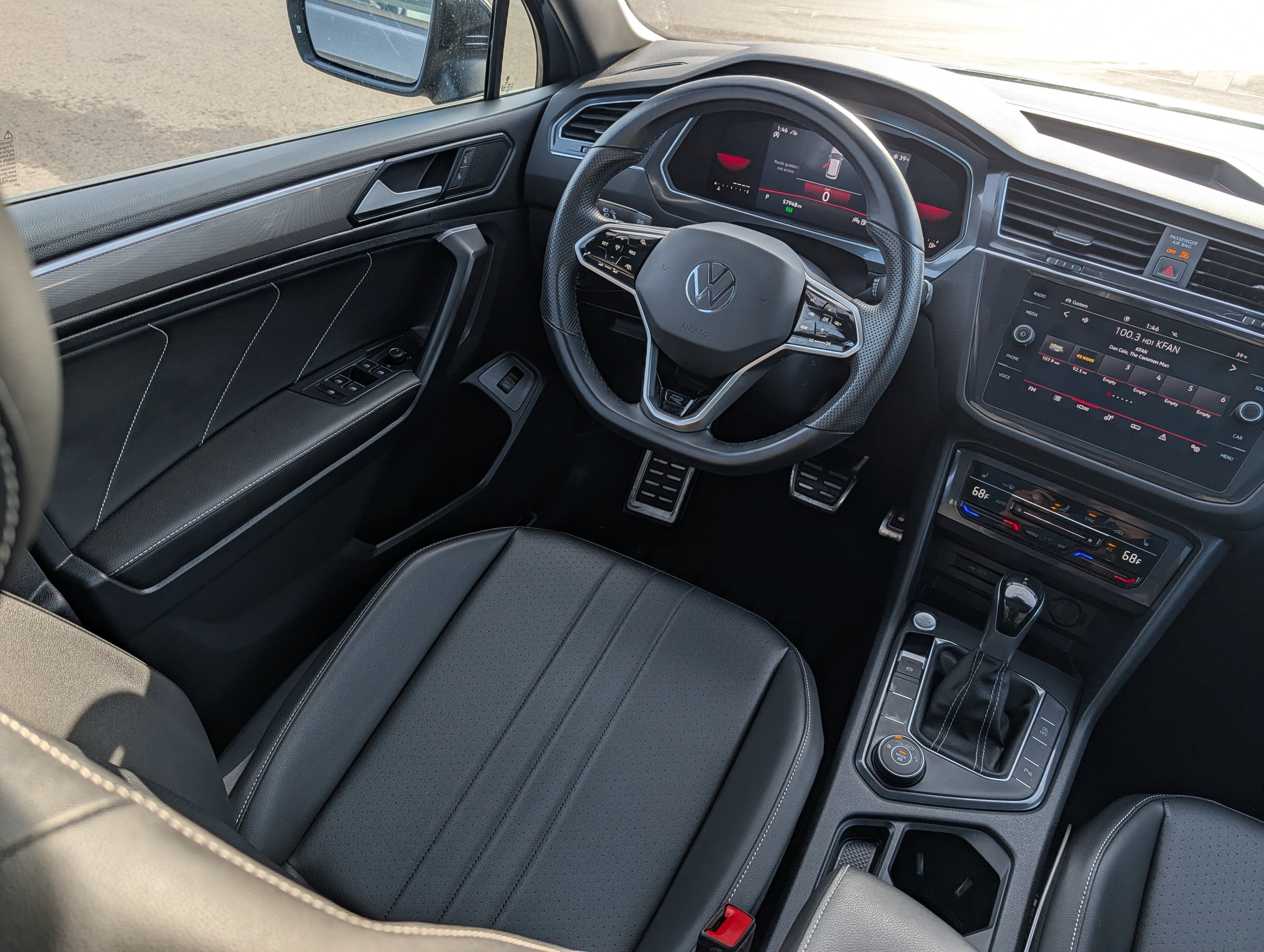 Used 2022 Volkswagen Tiguan SE R-Line image 9