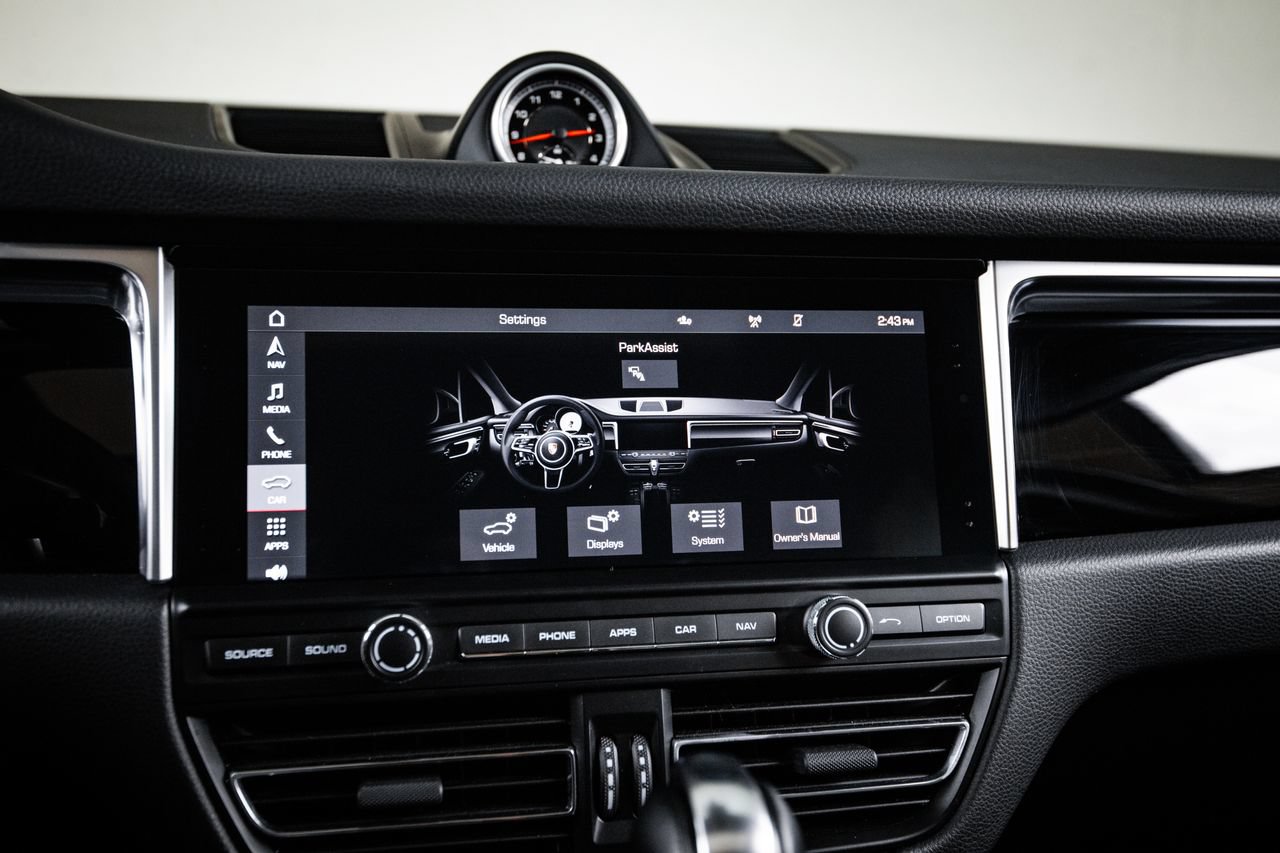 Certified 2020 Porsche Macan S AWD/4WD image 18