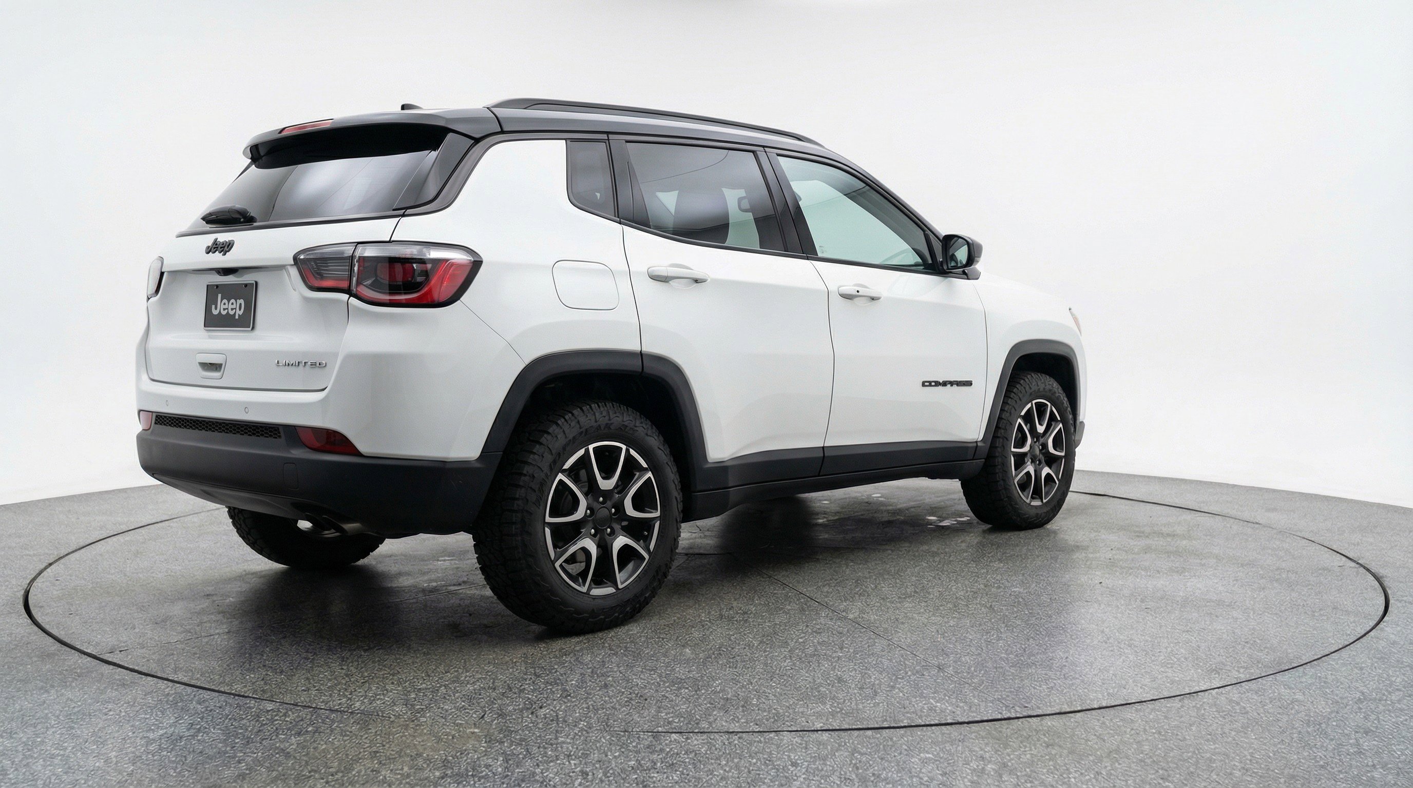 Used 2025 Jeep Compass Trailhawk AWD/4WD image 9