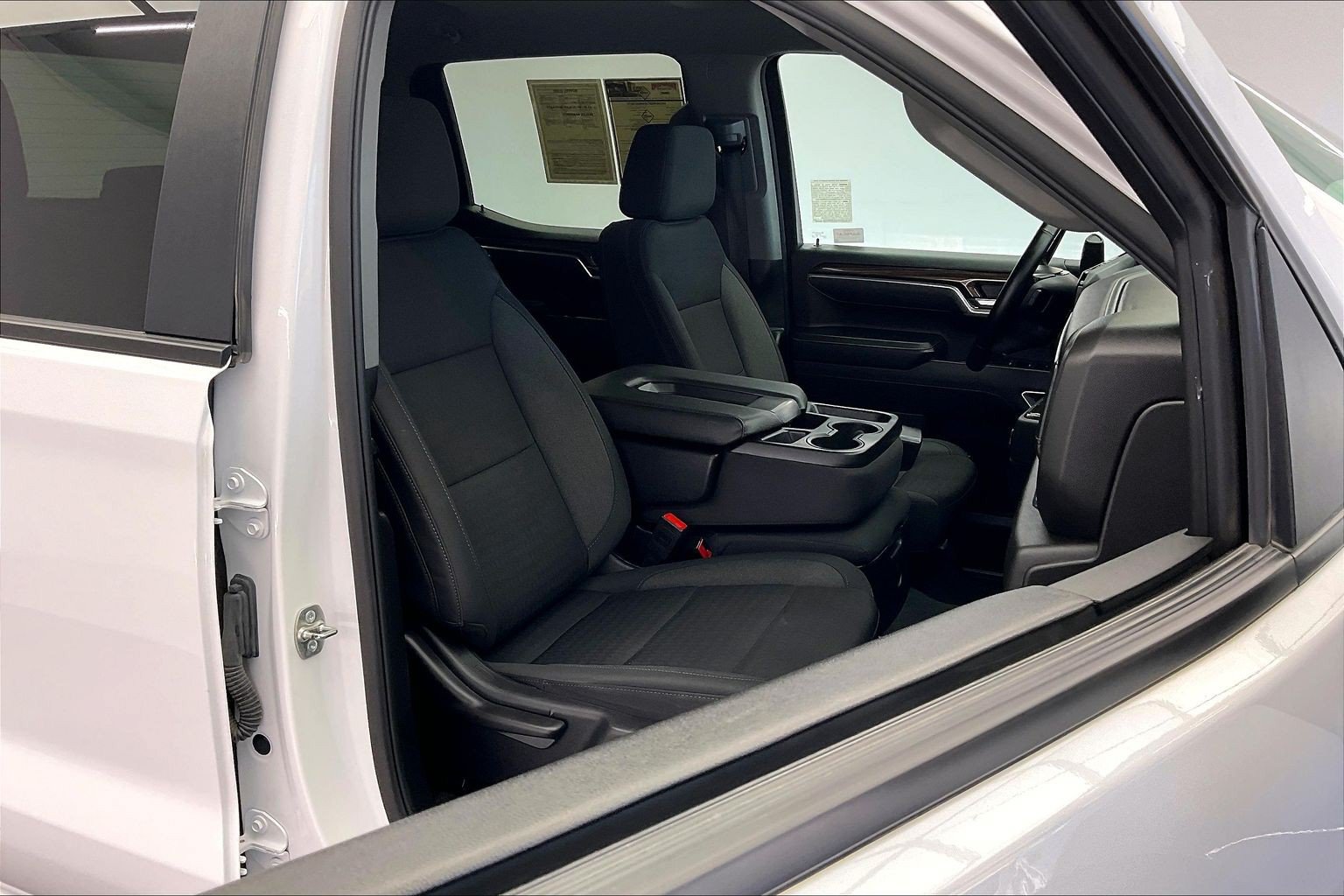 Used 2025 Chevrolet Silverado 1500 LT AWD/4WD image 6