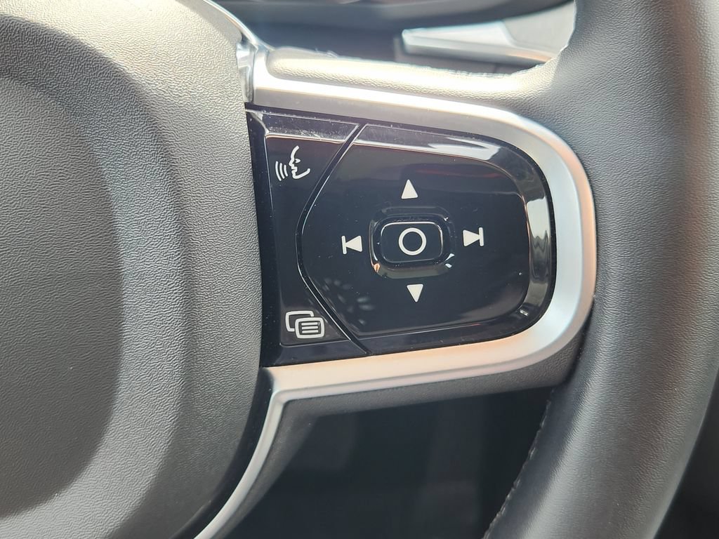 Certified 2025 Volvo XC60 B5 Plus AWD/4WD image 30