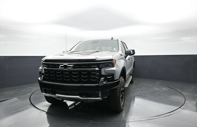Used 2025 Chevrolet Silverado 1500 ZR2 w/ Dark Appearance Package AWD/4WD image 4