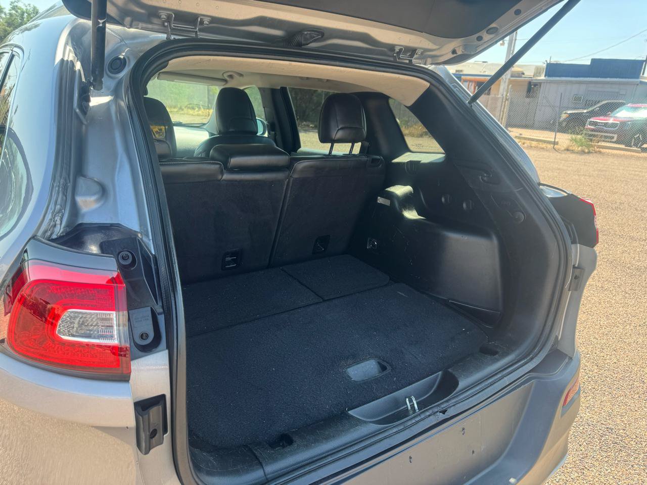 Used 2016 Jeep Cherokee Limited FWD image 35