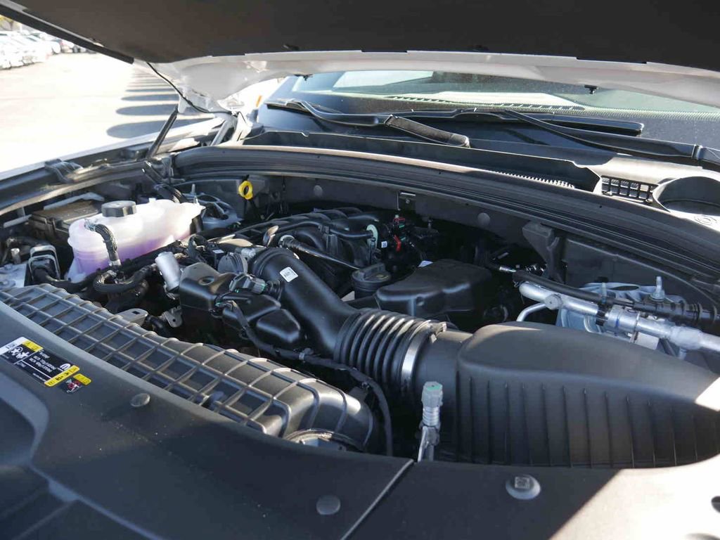 New 2025 Jeep Grand Cherokee Limited w/ Luxury Tech Group II image 8