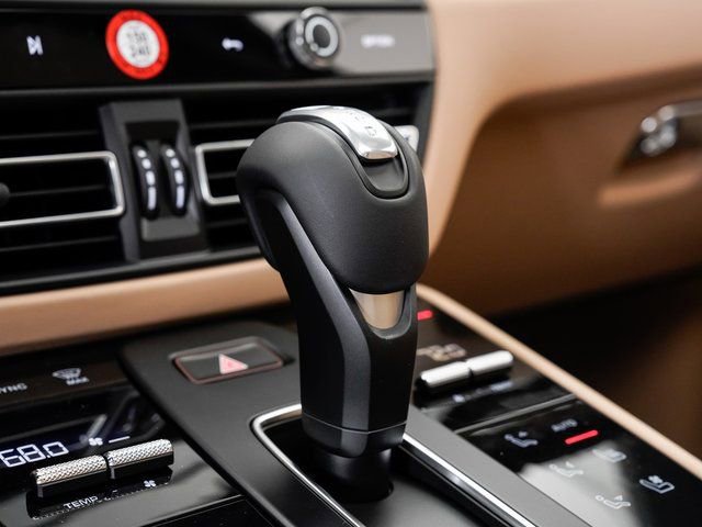 Certified 2025 Porsche Macan image 22