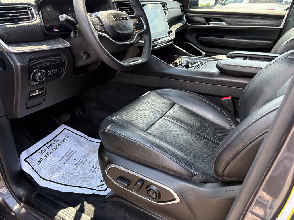 Used 2024 Jeep Wagoneer Series II w/ Flexible Seating Group AWD/4WD image 16