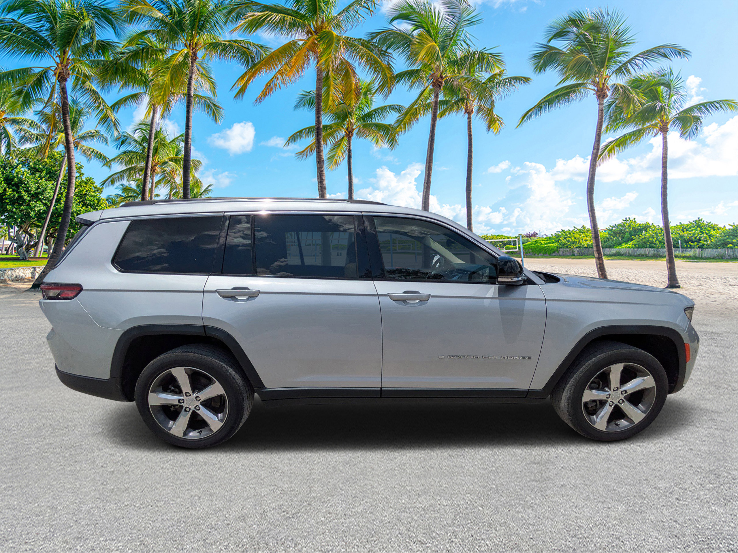 Used 2021 Jeep Grand Cherokee L Limited RWD image 2
