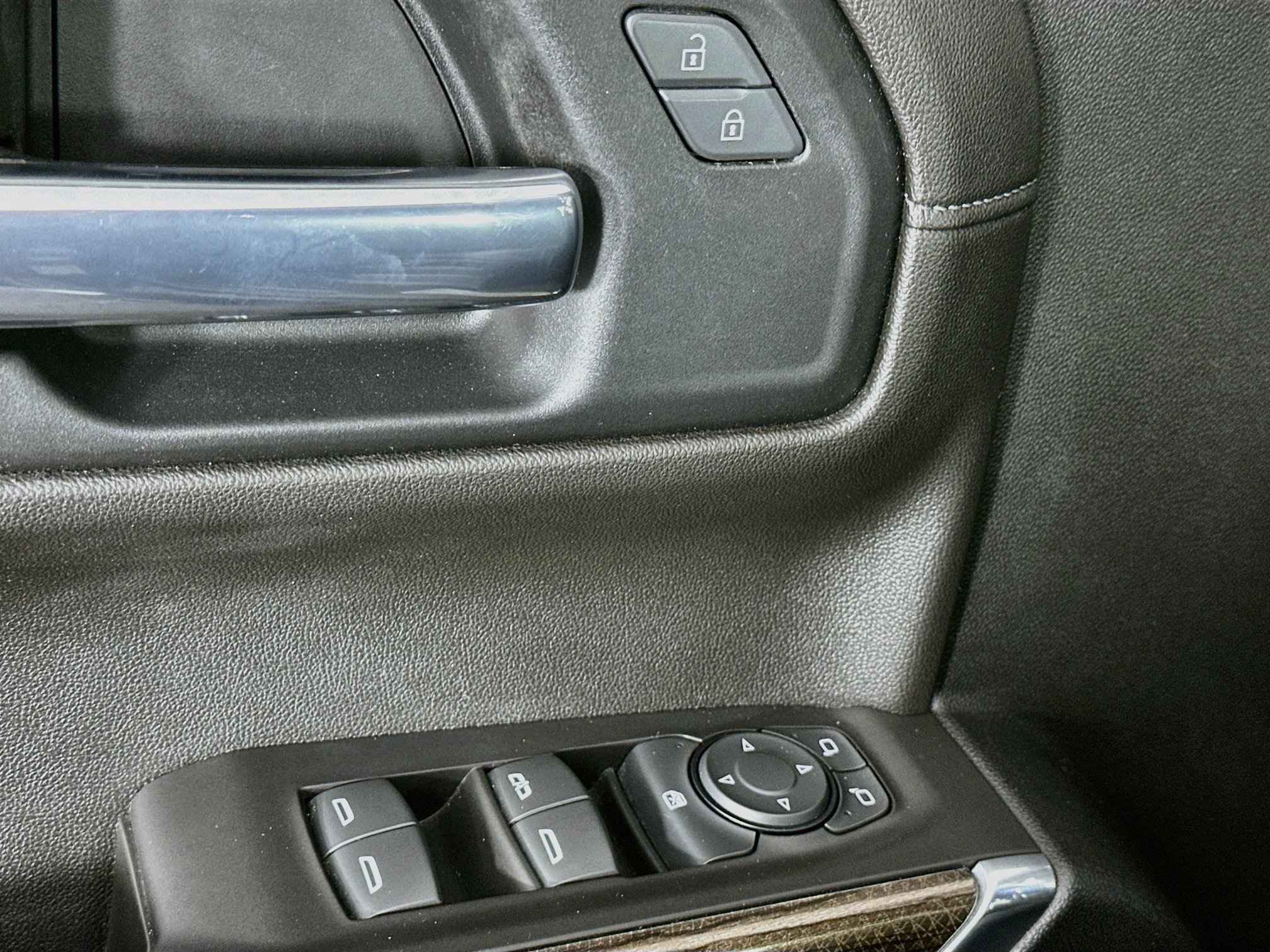Used 2021 Chevrolet Silverado 1500 LT RWD image 15