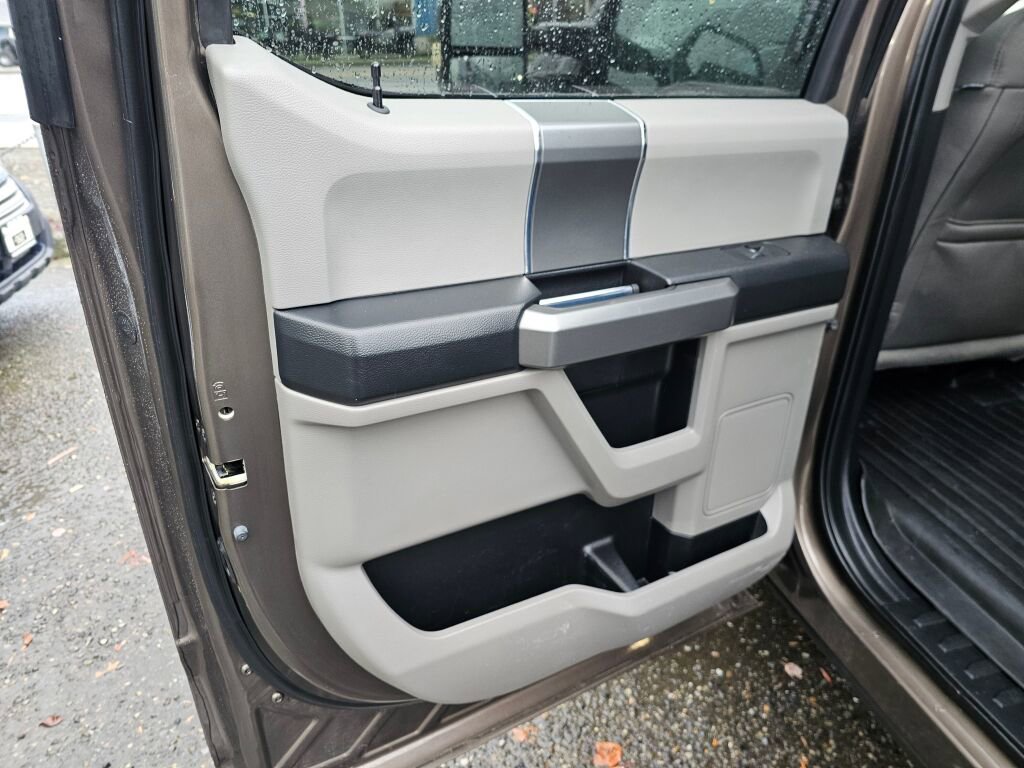 Used 2016 Ford F150 XLT w/ Equipment Group 302A Luxury image 22