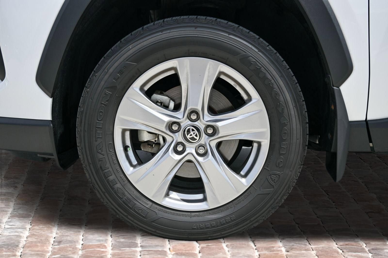 Used 2024 Toyota RAV4 XLE w/ Convenience Package image 34