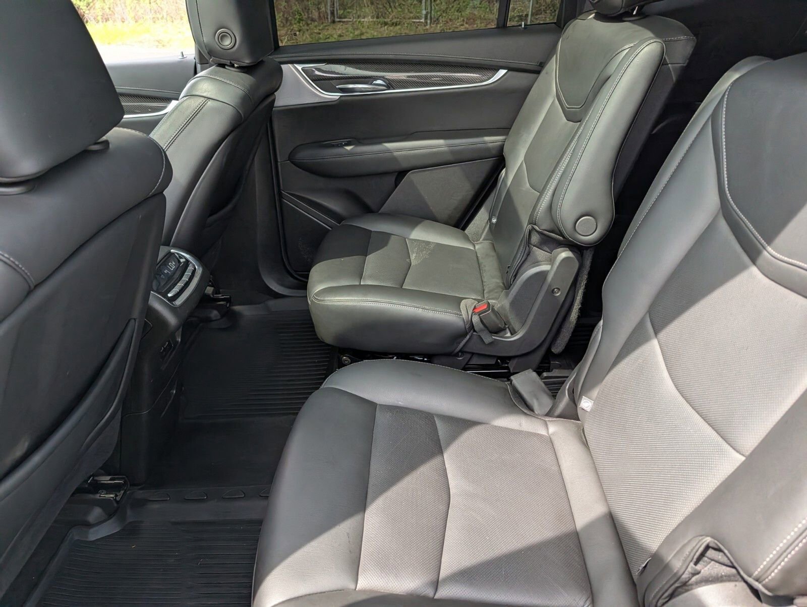 Used 2024 Cadillac XT6 Sport w/ LPO, Onyx Lite Package AWD/4WD image 30