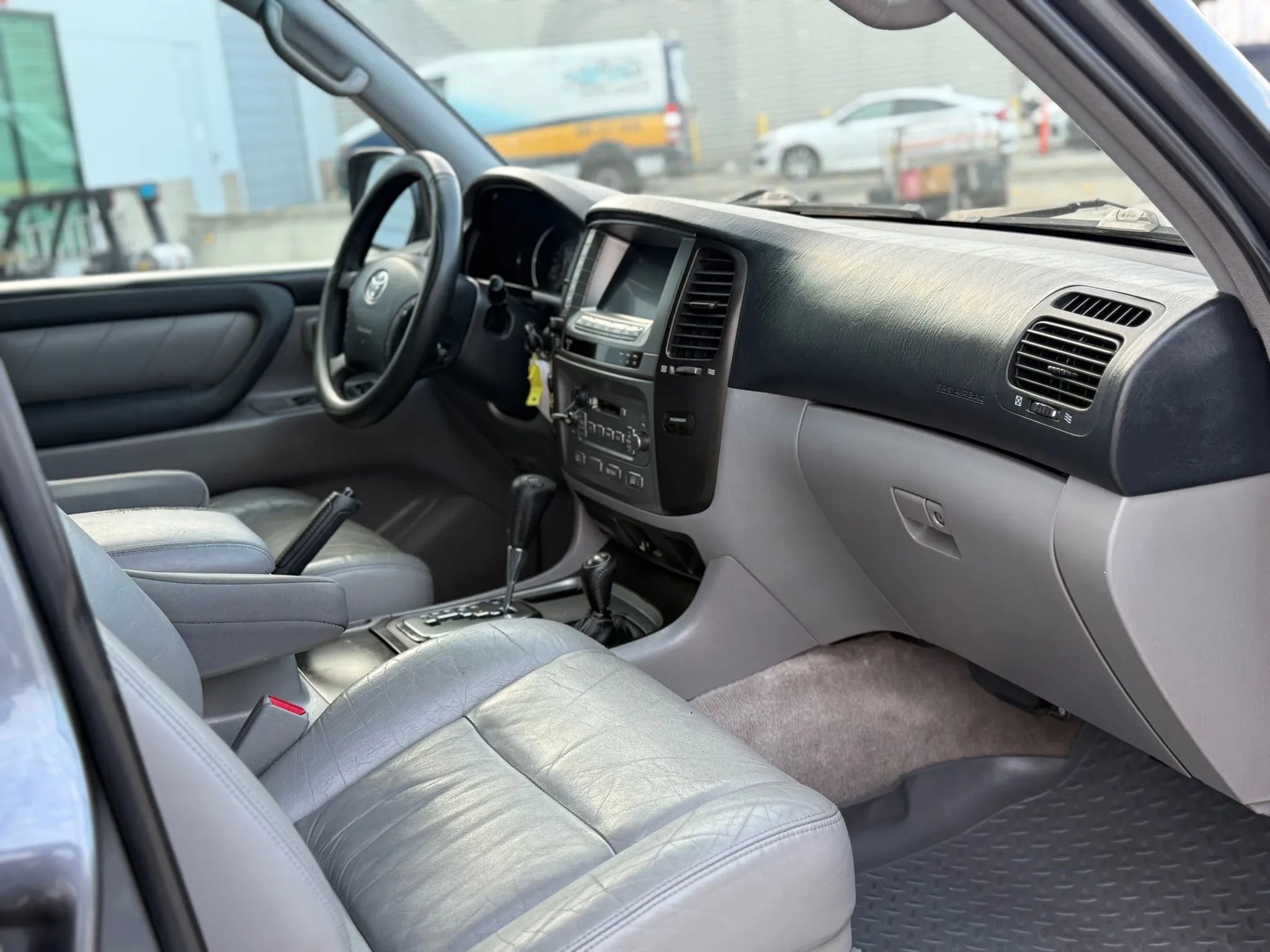 Used 2004 Toyota Land Cruiser image 32