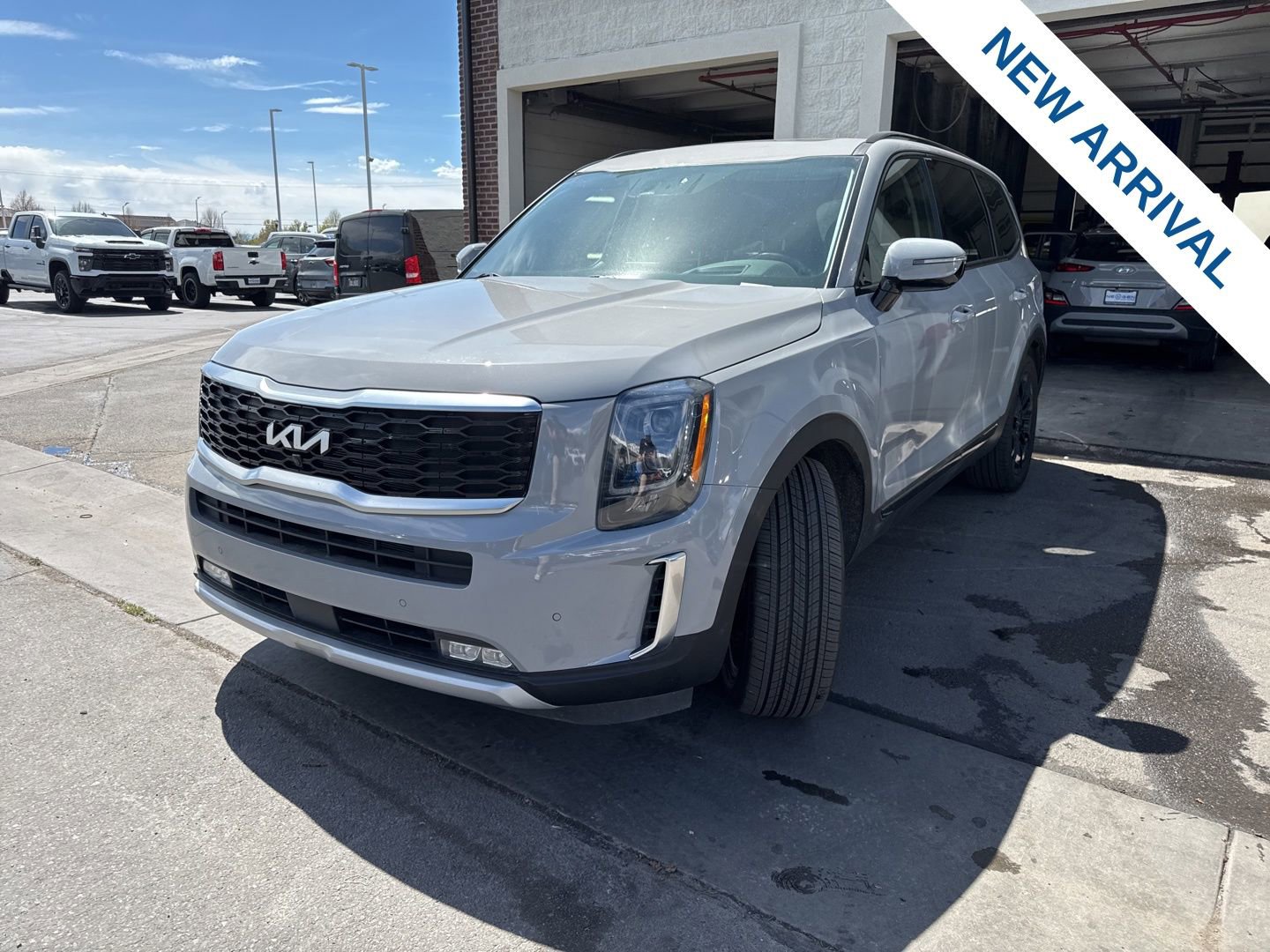 Used 2022 Kia Telluride SX w/ SX Prestige Package image 3