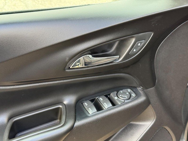 Used 2019 Chevrolet Equinox LT AWD/4WD image 18