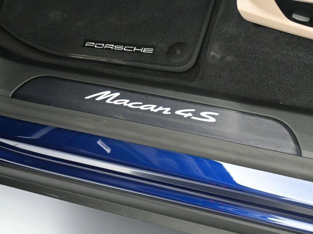 Certified 2025 Porsche Macan 4S Electric image 16