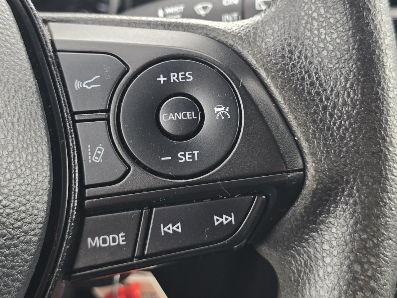 Certified 2022 Toyota RAV4 LE AWD/4WD image 30