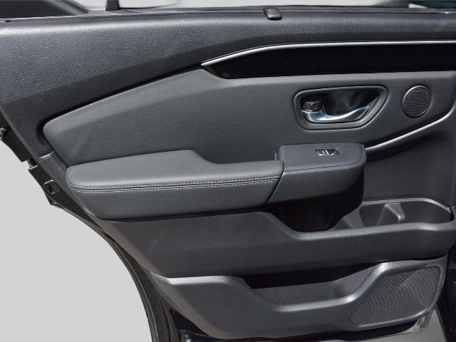 Used 2025 Honda Pilot EX-L image 16