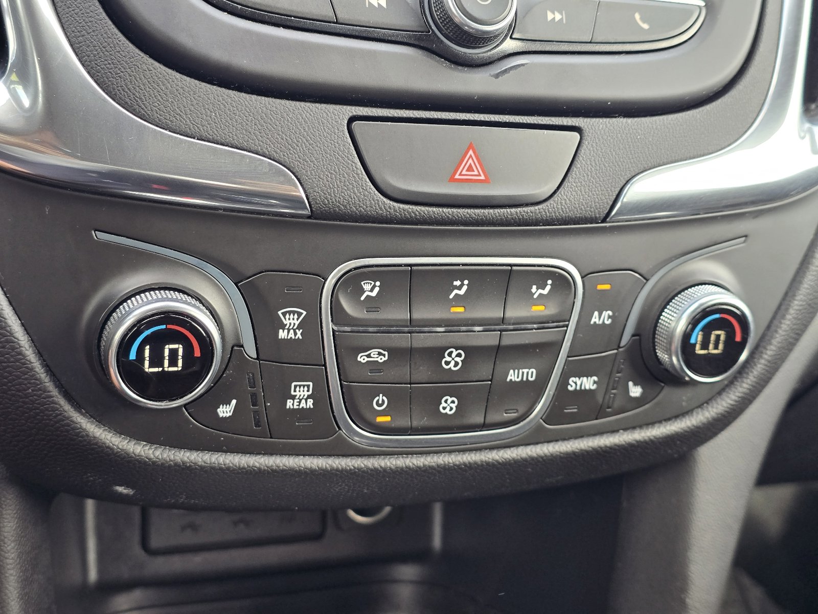 Used 2020 Chevrolet Equinox LT image 19