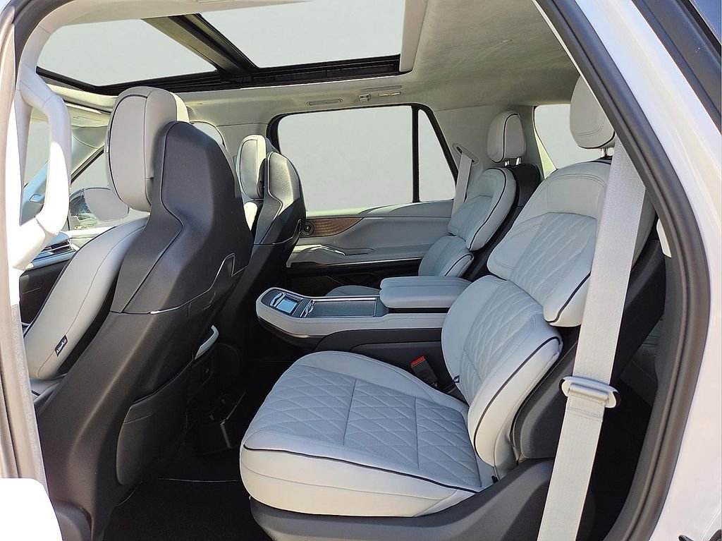 New 2026 Lincoln Navigator Black Label image 15