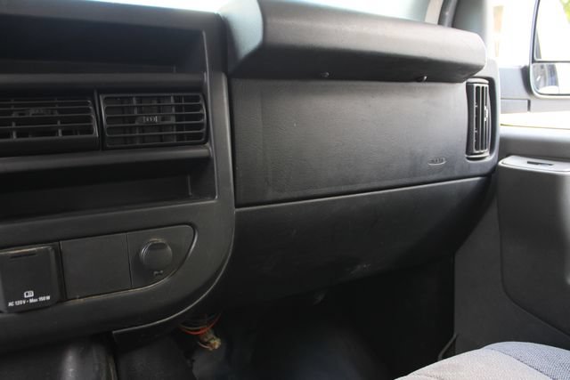Used 2017 GMC Savana 2500 RWD image 18