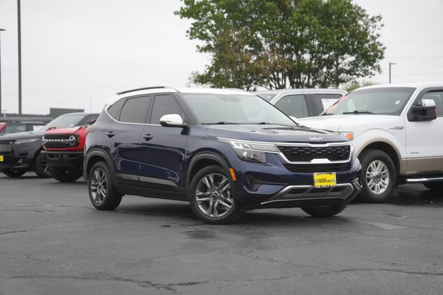 Used 2023 Kia Seltos S w/ Navigation Package image 2